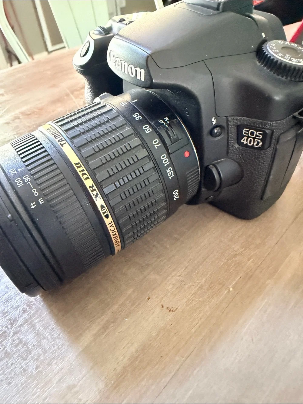 Canon EOS 40D DSLR with Tamron AF 18-200